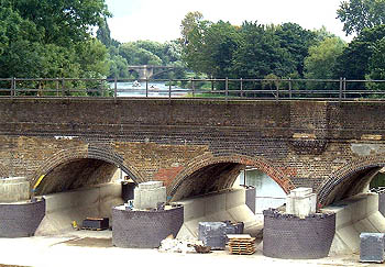 Black Potts Railway Arches Sept 2000