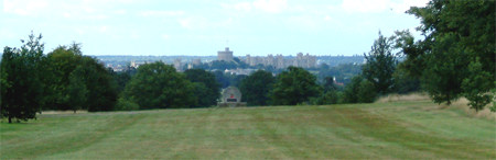 Queen Anne Ride towards castle