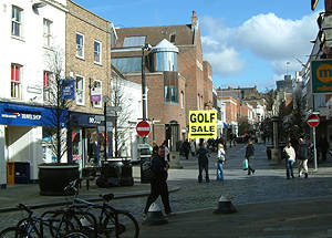 Peascod Street towards Castle