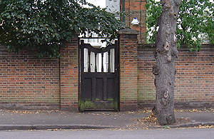 LS
                    Goodhart style gate