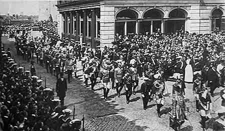 Nine monarchs passing the Guildhall