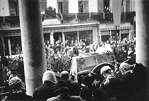 George VI Funeral. Cortege passes guildhall