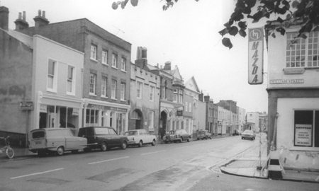 Victoria Street looking west