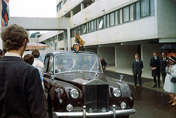 The Queen arrives at Ward Royal