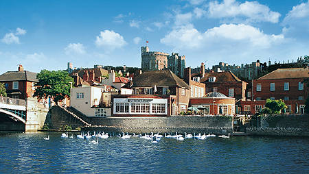 Wrens Hotel river and castle