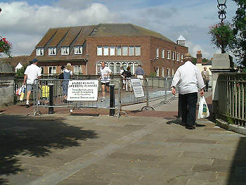 Windsor Bridge in Nov 2001