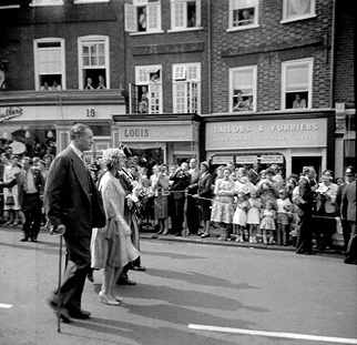 The Queen, Mayor and Mr Duncan-Sandys